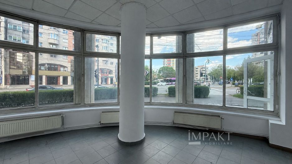 Spatiu comercial cu vitrina generoasa aproape de centru - Poză 4
