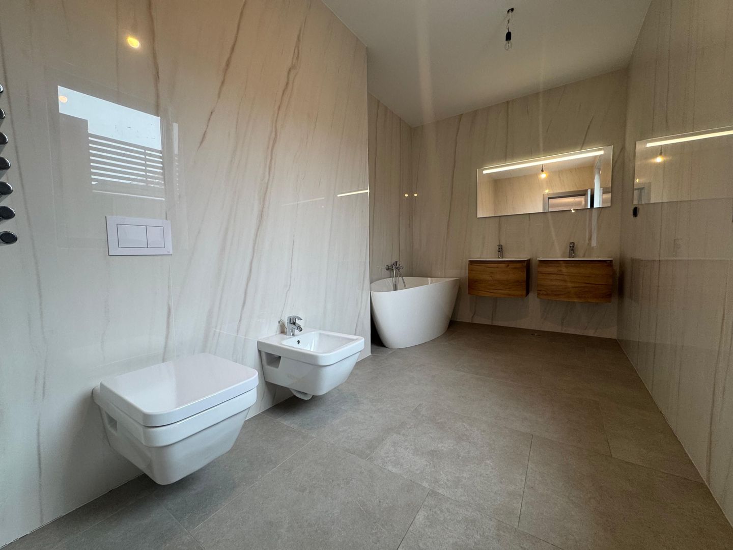 3 camere PREMIUM| 99.7 MP + 9.35 MP terasa - Poză 16