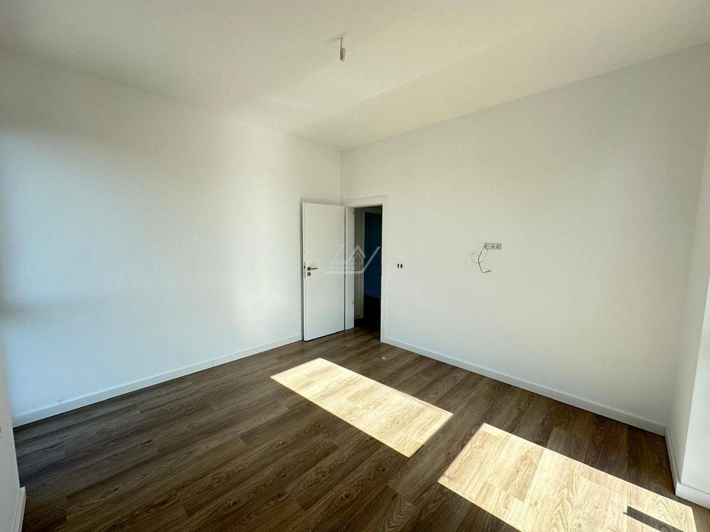 Bloc finalizat. Lift. Decomandat. Loc parcare. - Poză 9