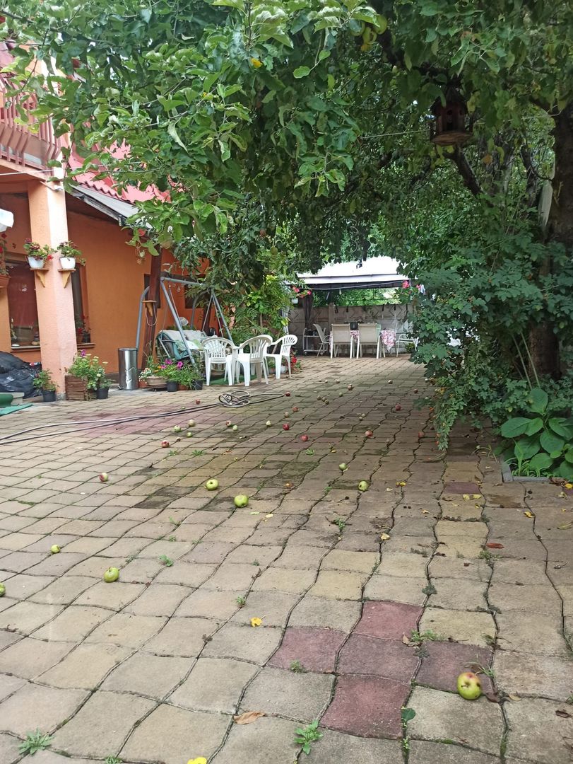 CASA CU 6 CAMERE ZONA CENTRAL - Poză 4