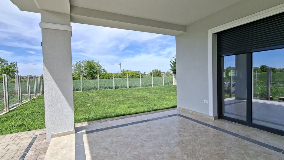 Locuinta individuala cu garaj- in stil mediteranean - Poză 22
