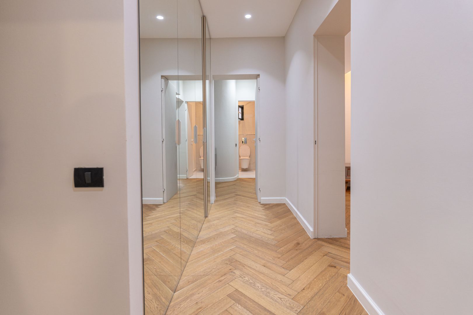 Luxury 4-Room Apartment – HERASTRAU I Parking Spots I ROVERE FURNITURE - Poză 4