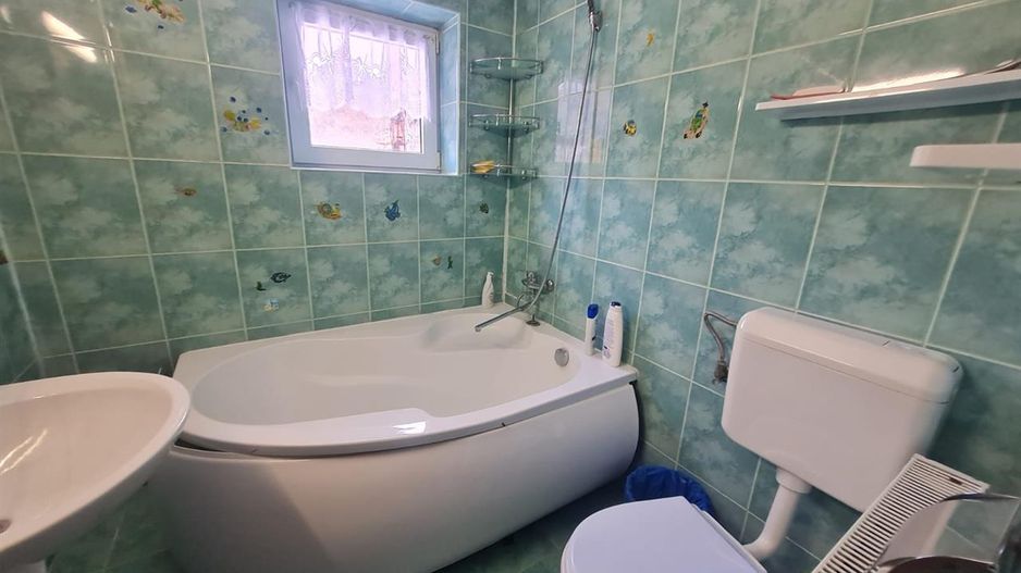 Cu 4.200mp teren, Vila cu potential turistic, in inima Predealului - Poză 22