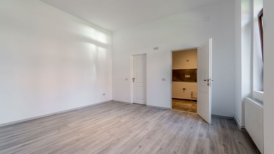 De vânzare apartmanent central | parter | renovat - Poză 2