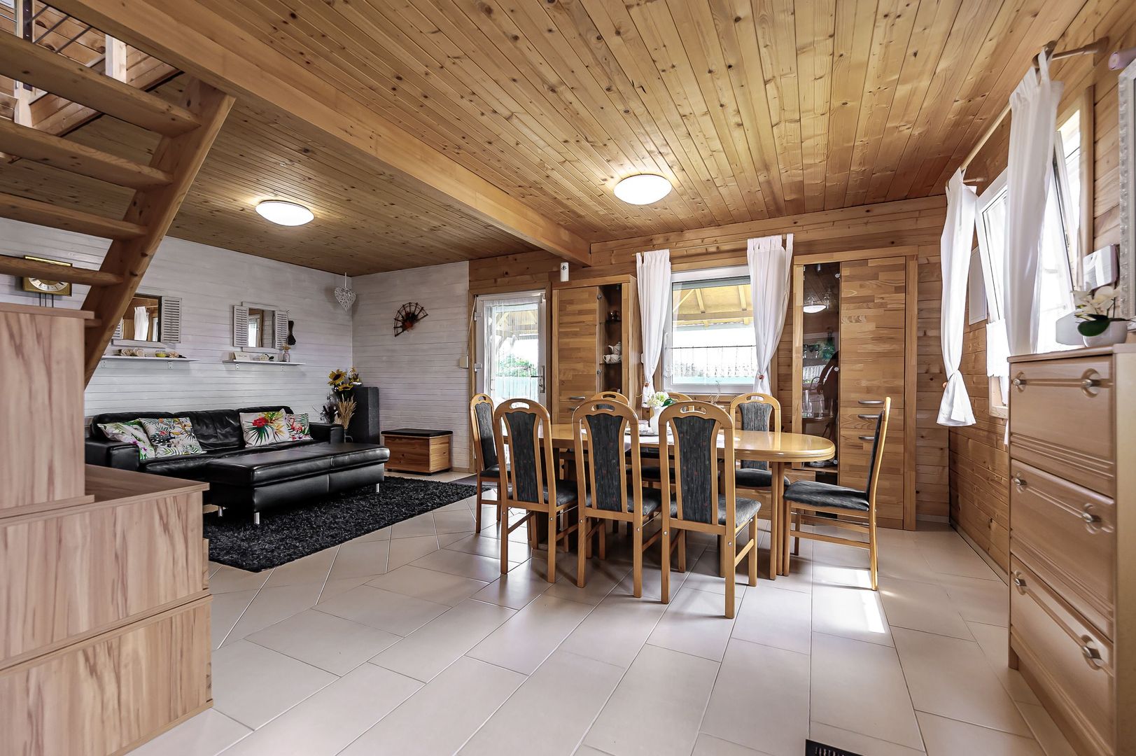 Casa de Lemn cu Piscina si Gradina Impecabila in Vladimirescu! - Poză 7