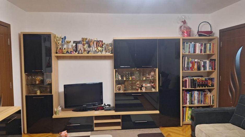 BRASADAS vinde ap 2 cam etaj 4/4 în Micro 16. - Poză 1