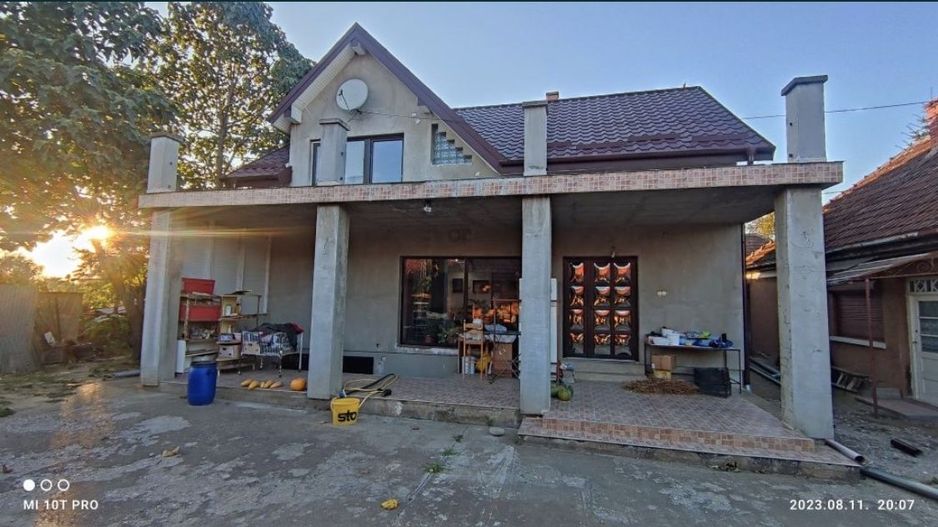 2 case in Vetis pe 30 ari - Poză 1