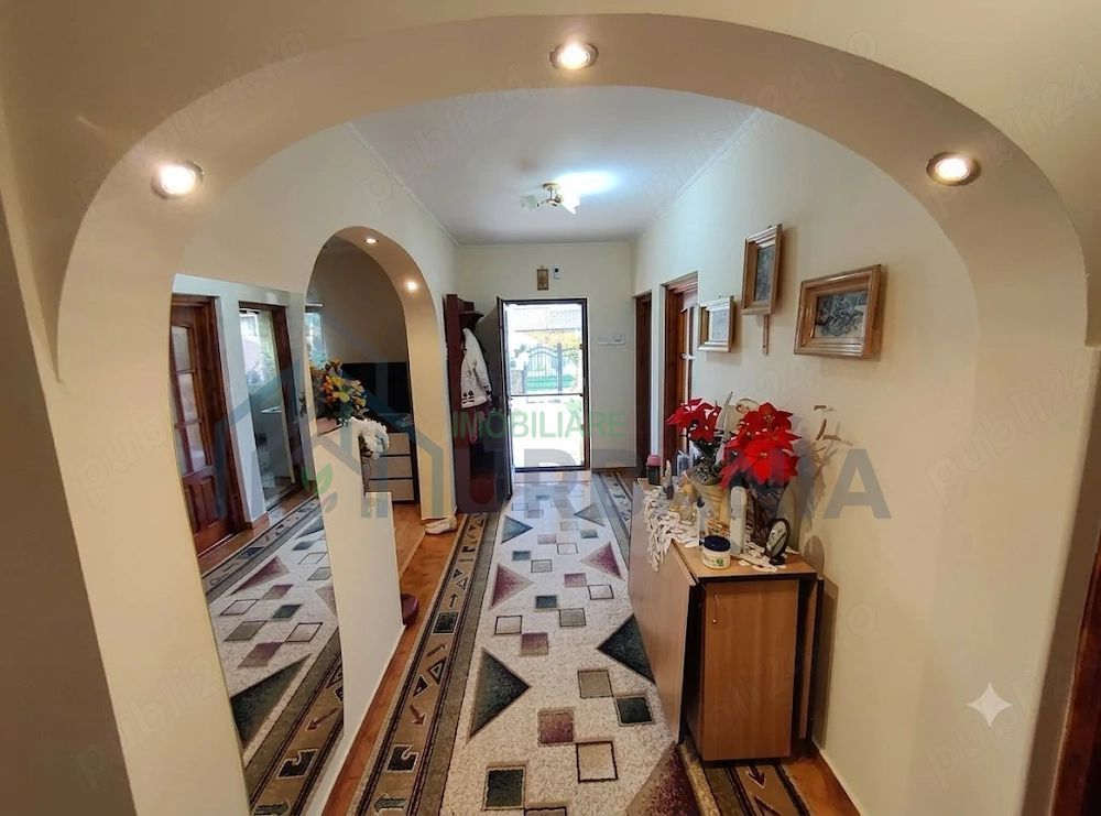 Casă spațioasă de vânzare, 220 mp, teren 700 mp, Horpaz – ideală pentru două familii - Poză 3