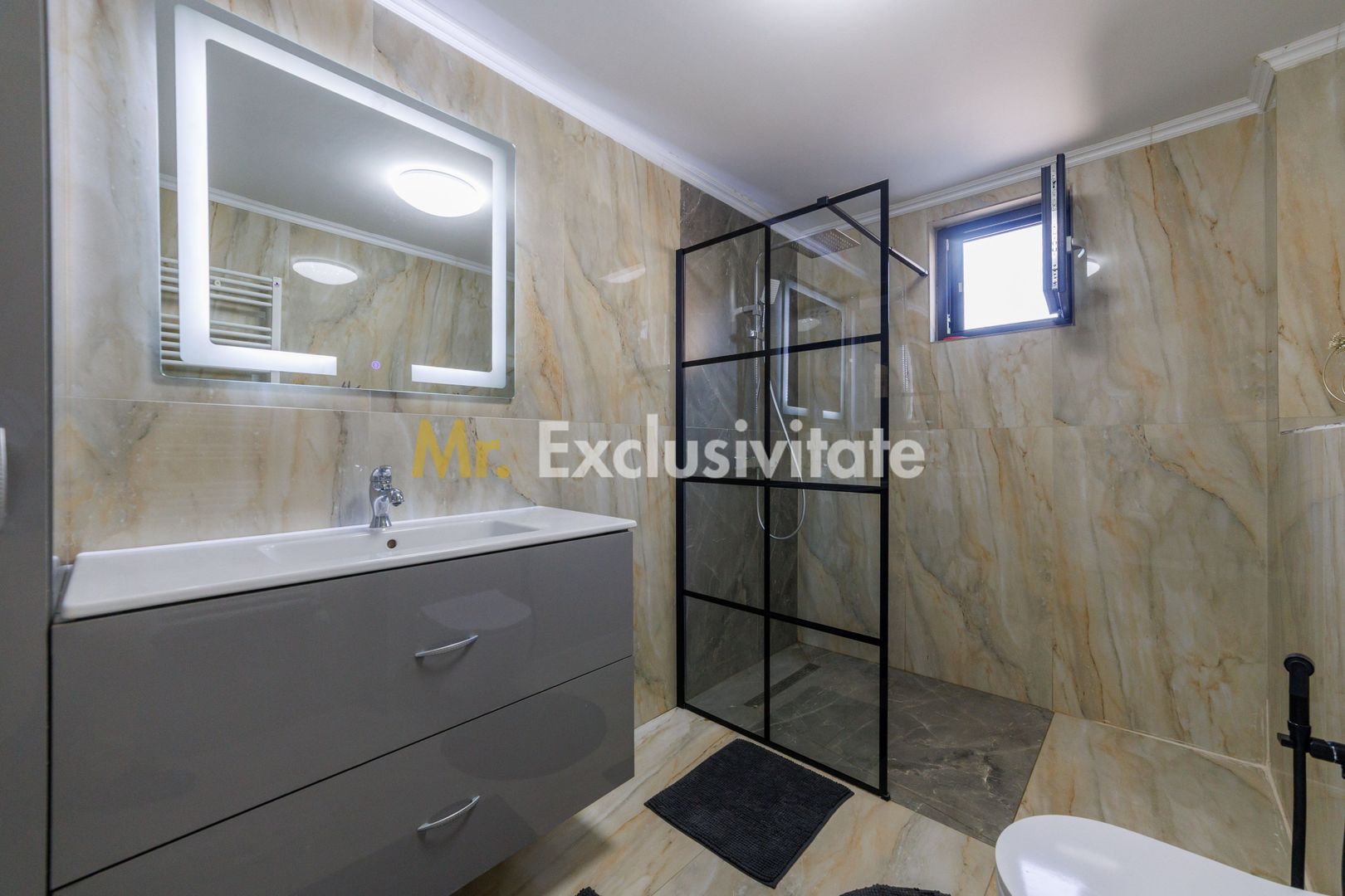 Proprietate cu 2 case si curte in Oarja, AG - Poză 11