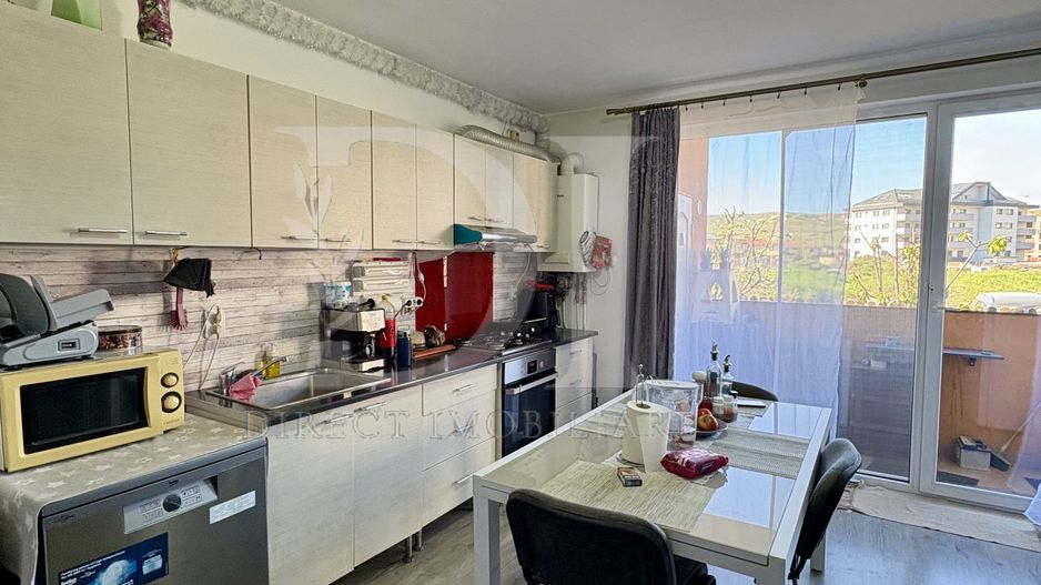 Apartament cu 3 camere -zona Eroilor Floresti - Poză 1