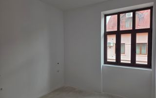 Apartament renovat 3 camere 2 bai 85 mp si pivnita  în zona Central - Poză 3