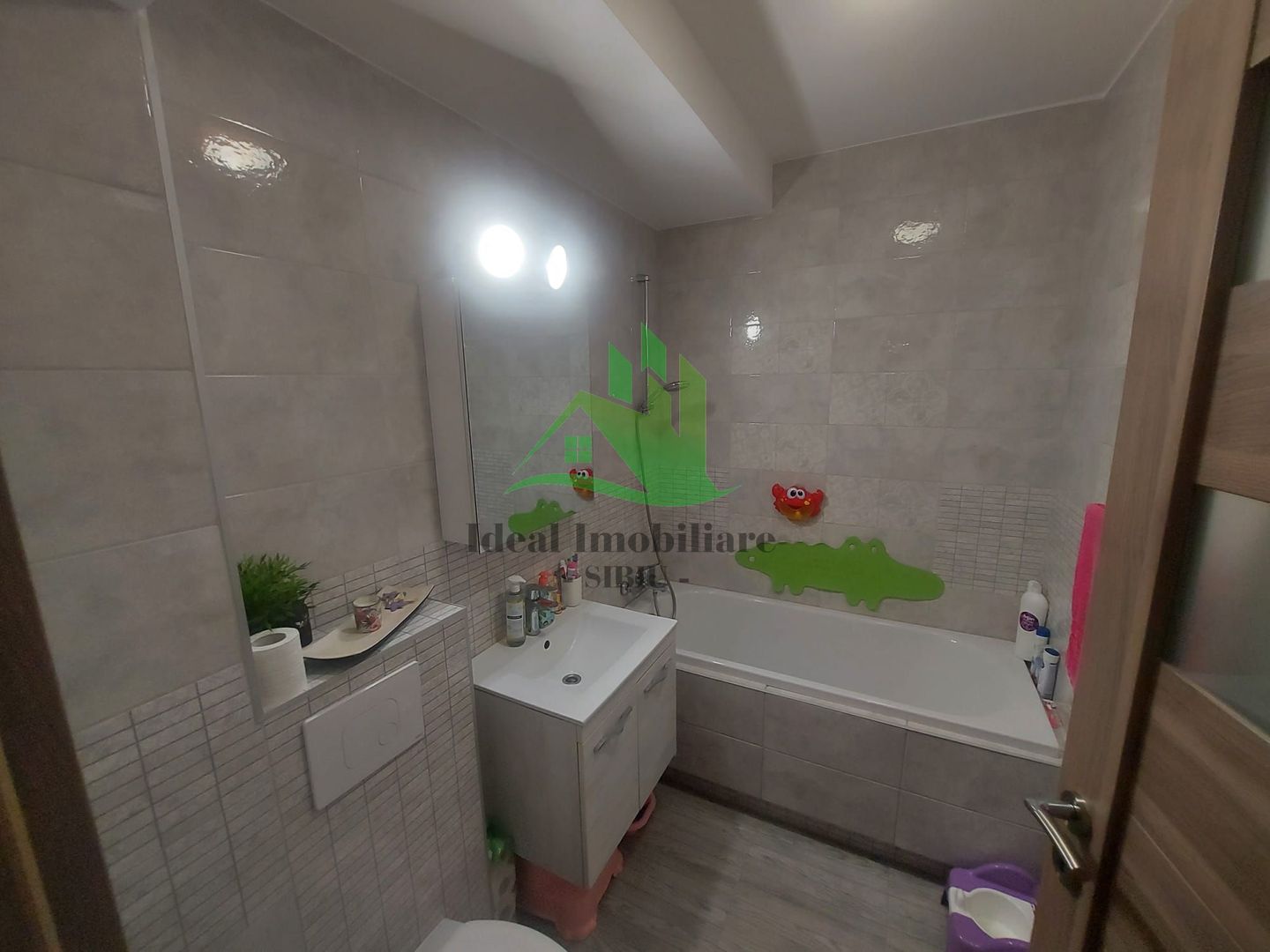 Apartament cu 4 camere in Selimbar, zona Pictor Brana - Poză 9