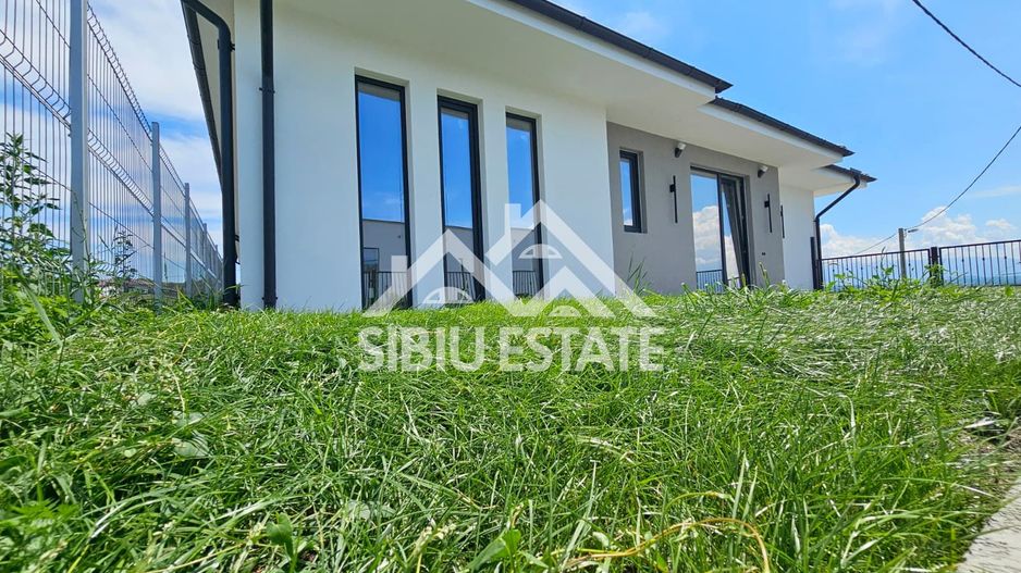 Casa pe parter, cu priveliste panoramica partial finisata - Poză 3