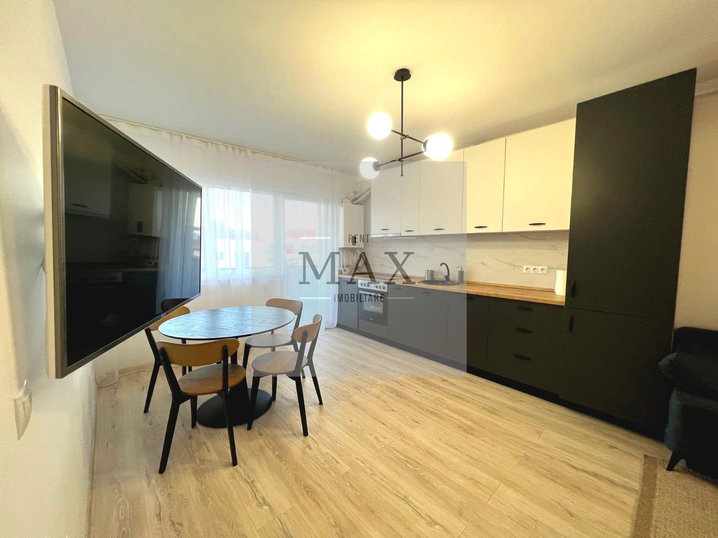 Apartament de închiriat, 3 camere, Et 2, balcon, garaj subteran, Baciu - Poză 2