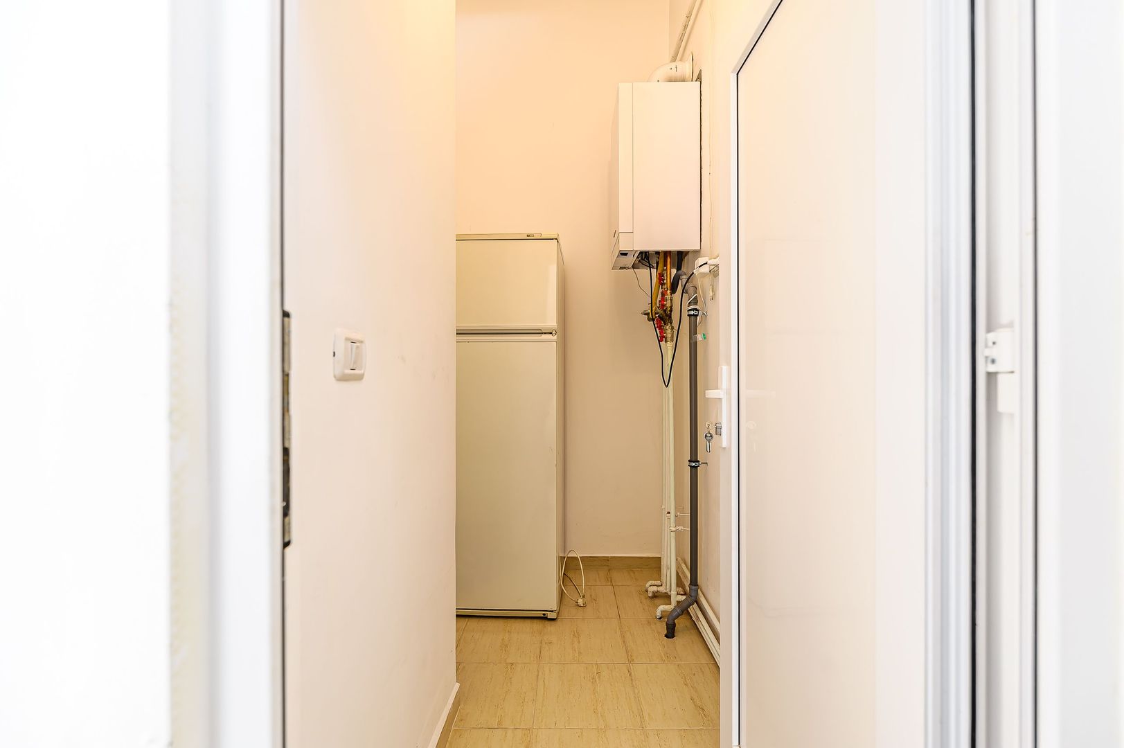 De închiriat: Spațiu ultracentral, renovat - Poză 8