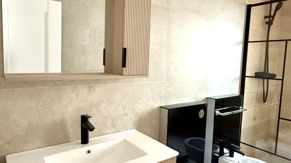 CASA TIP DUPLEX DESPARTIT PRIN GARAJ - Poză 21