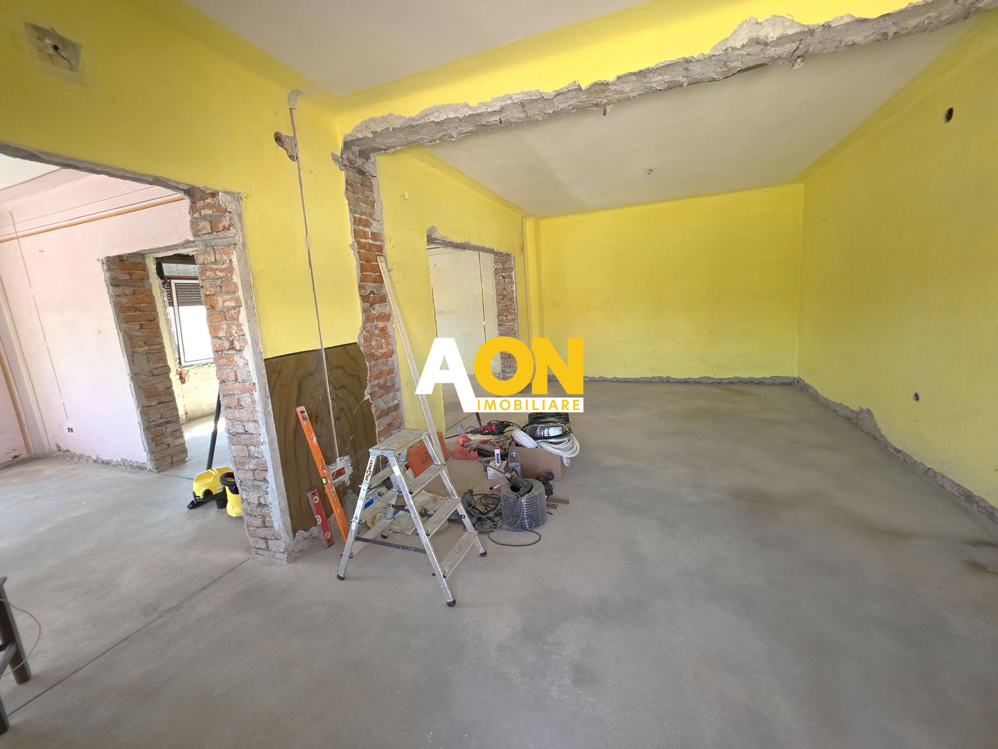 Casă semifinisată, 4 camere, 350 mp teren, la asfalt, zona Centru - Poză 5