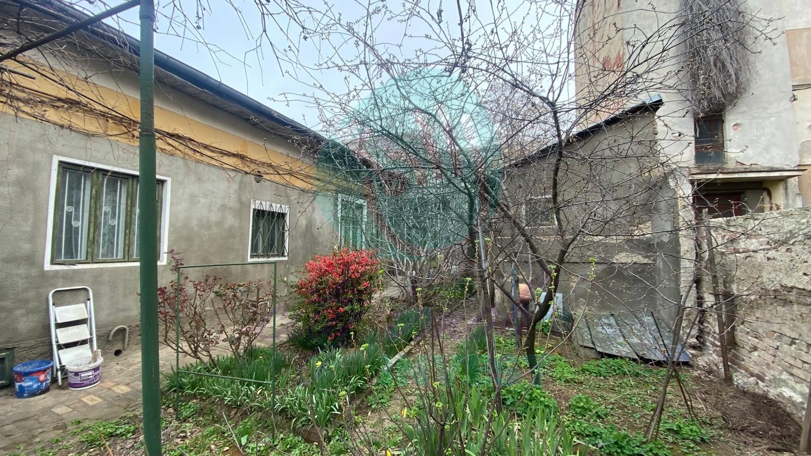 Casă cu teren generos lângă Bulevardul Banu Manta - Poză 5