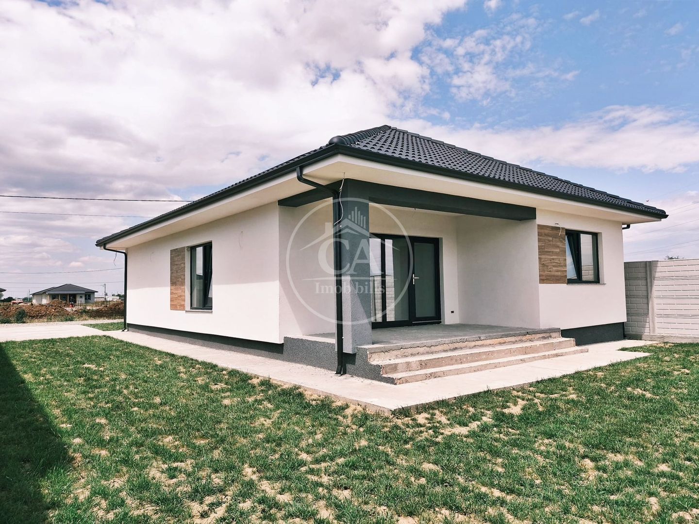 Casa de vanzare cu 4 camere in Santandrei, Bihor - Poză 1