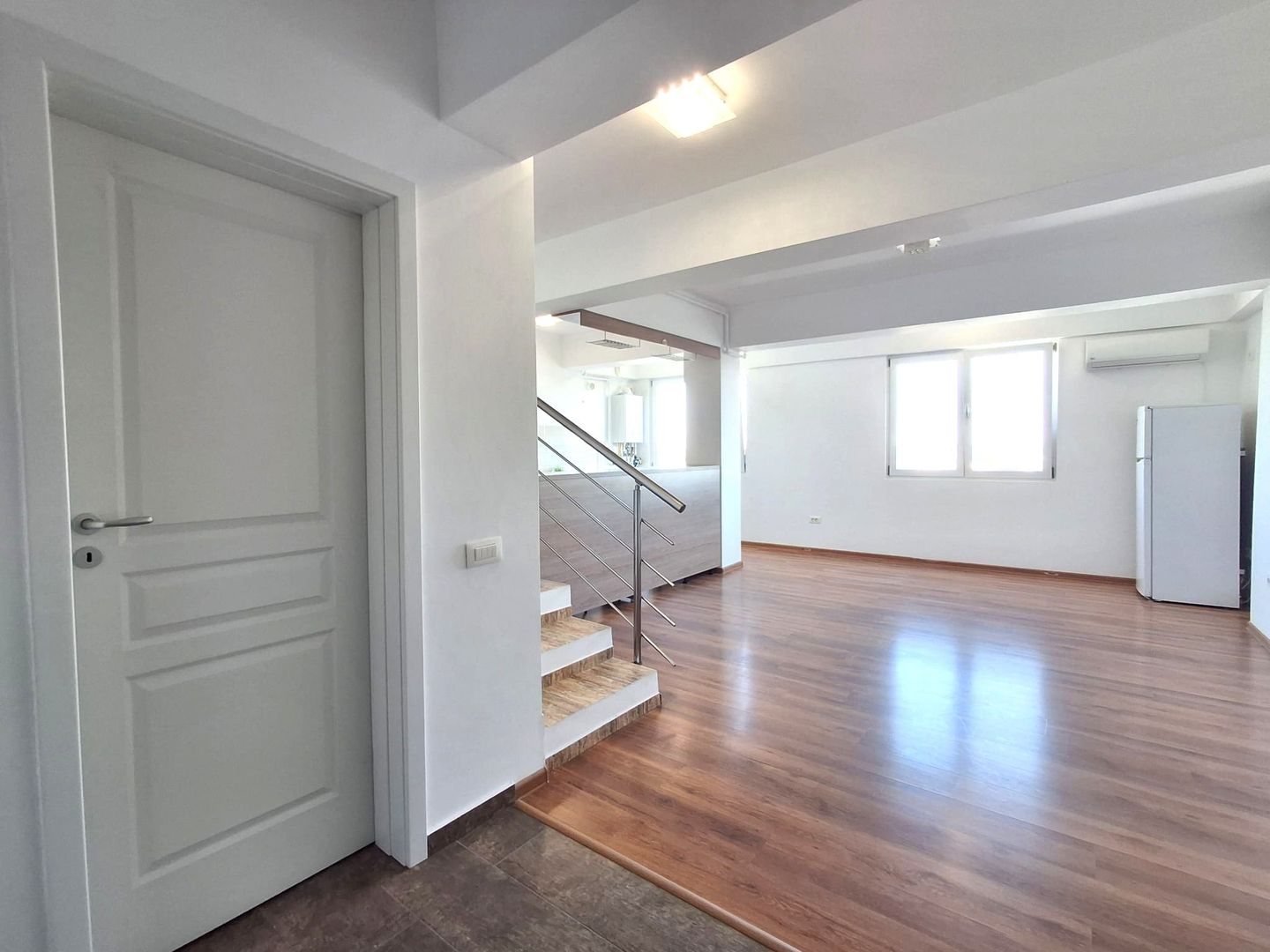 De Vanzare Apartament 4 camere  Militari  Residence - Poză 4