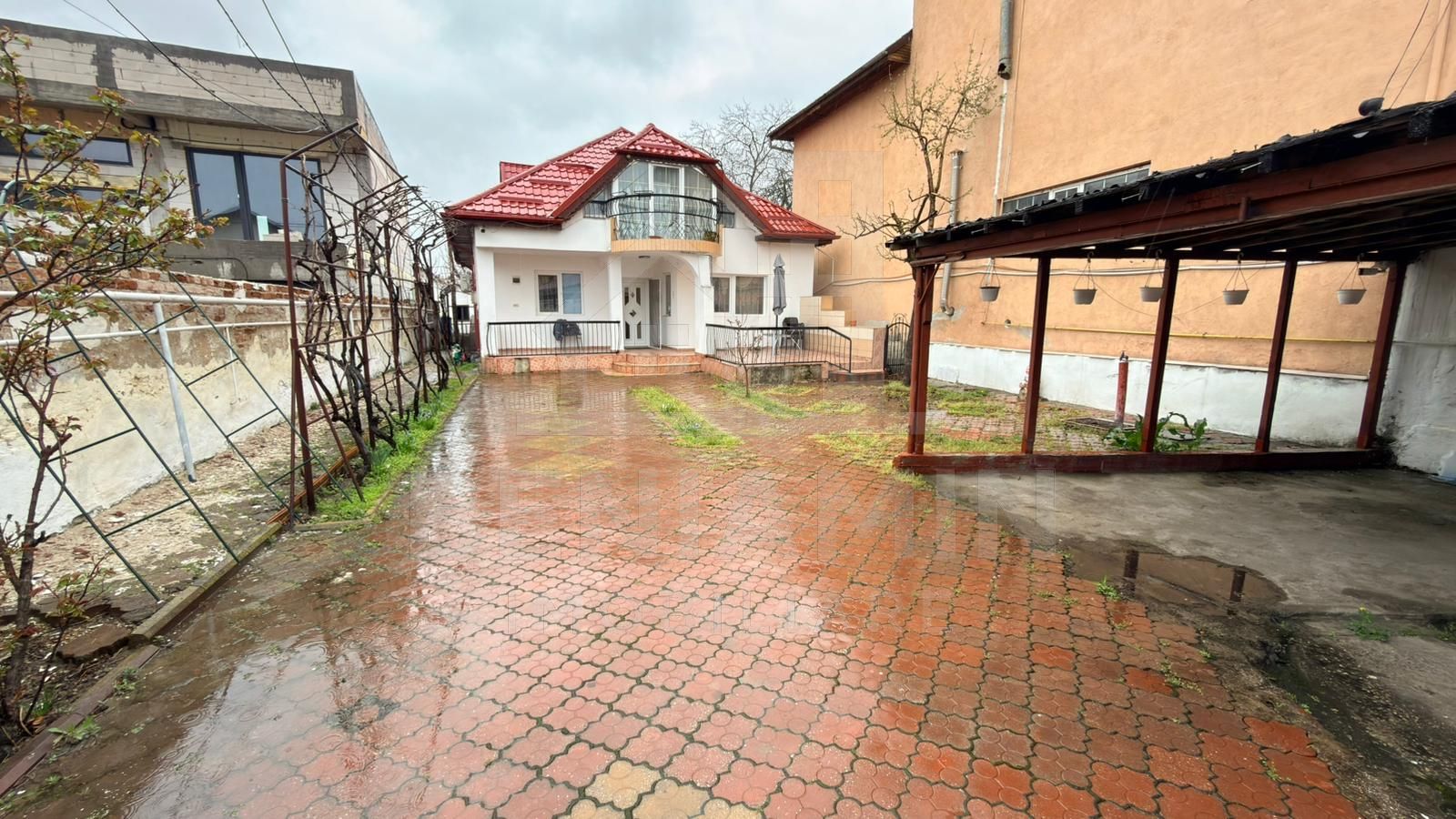 Vila-in-zona-Parcului-Nicolae-Romanescu-curte-mare-doua-constructii - Poză 1