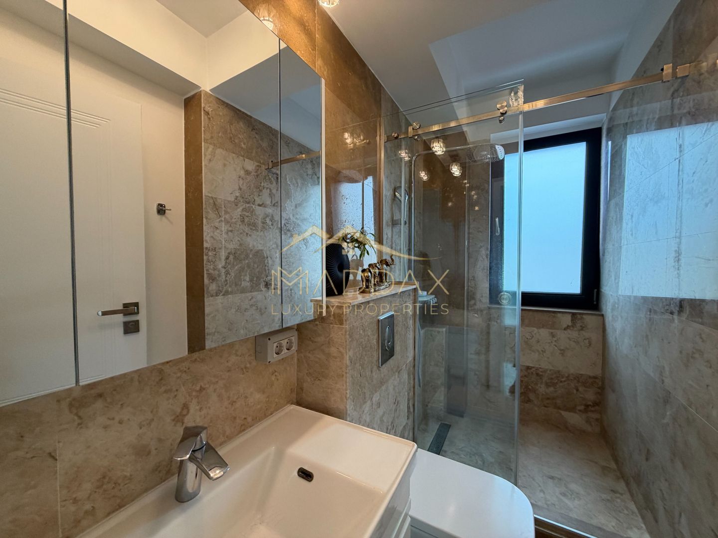 Apartament de tip Duplex 6 camere *250mp* + 2 Garaje // Herastrau - Poză 26