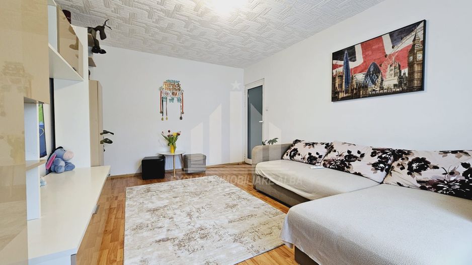 Apartament cu 3 camere decomandate, Cetate - Poză 1