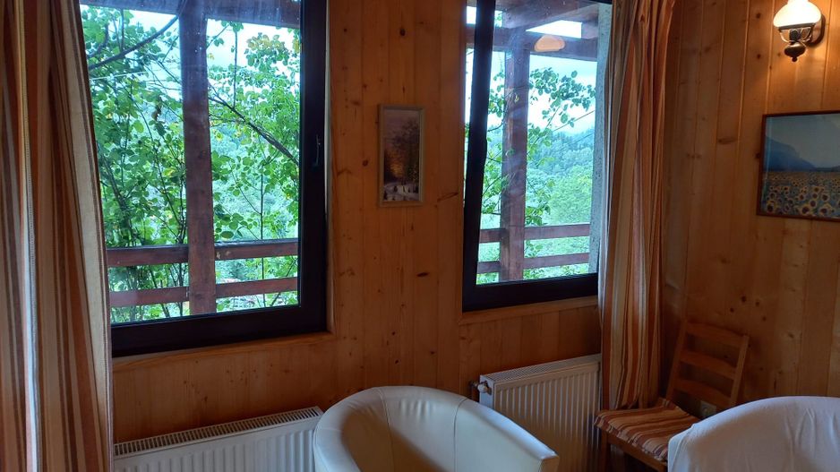 Bran, casa de vacanta + teren , Zona Club Vila Bran - Poză 4