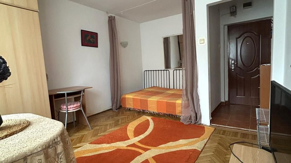Garsonieră cochetă de închiriat - Bd. Gheorghe Duca 10-22 - Poză 2