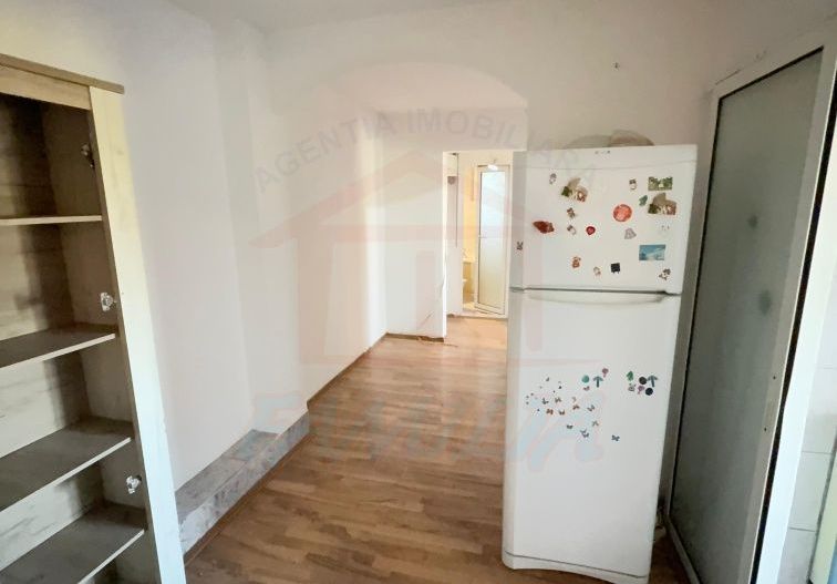 Vanzare apartament 3 camere, Micro 16, 57 mp, 60.000 EURO - Poză 2