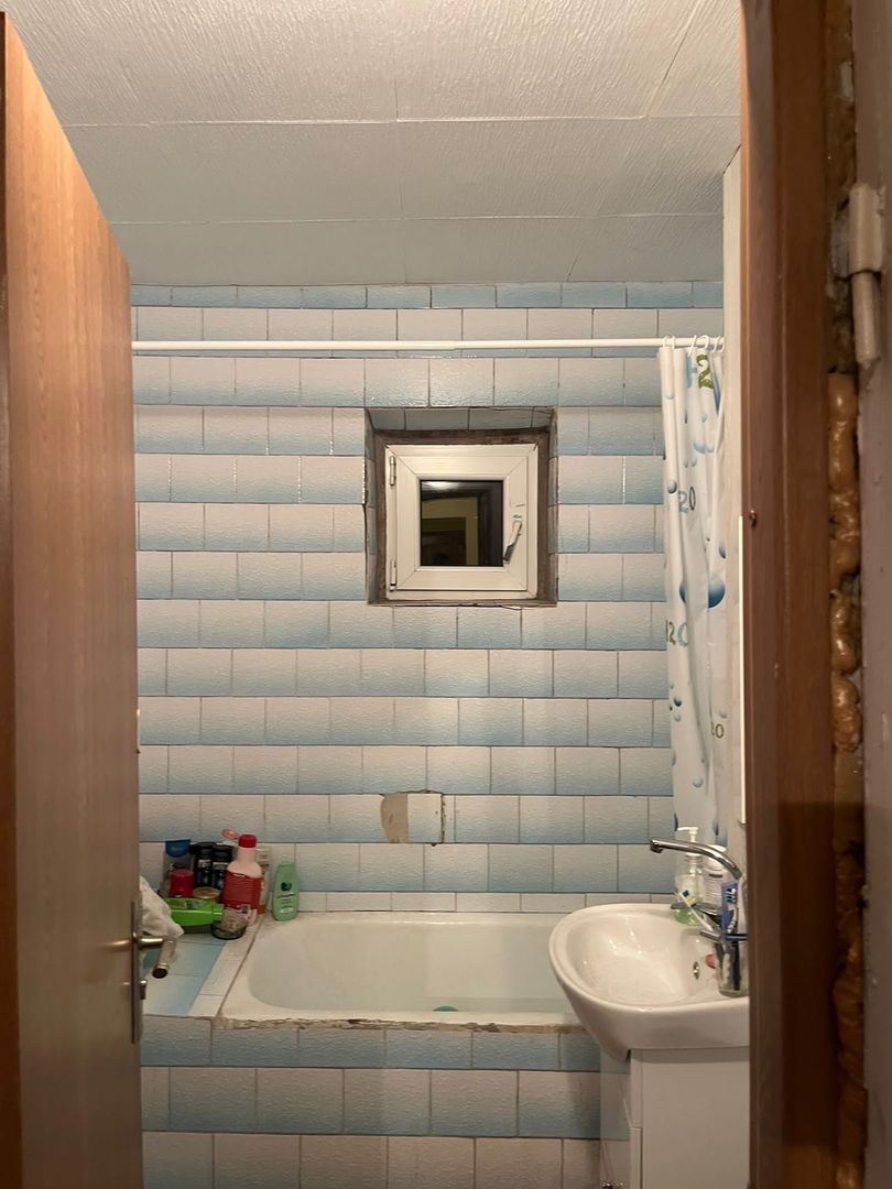 De vanzare apartament 3 camere Micro 16, etaj 4/4, 65.000 euro negociabil - Poză 2