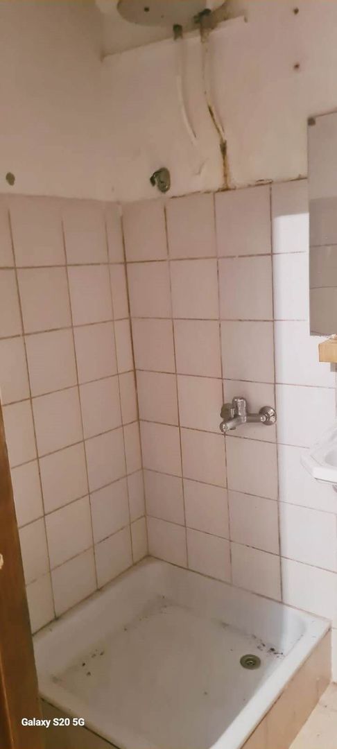 Camera cu baie si suprafata de 20mp in Noua - Poză 4