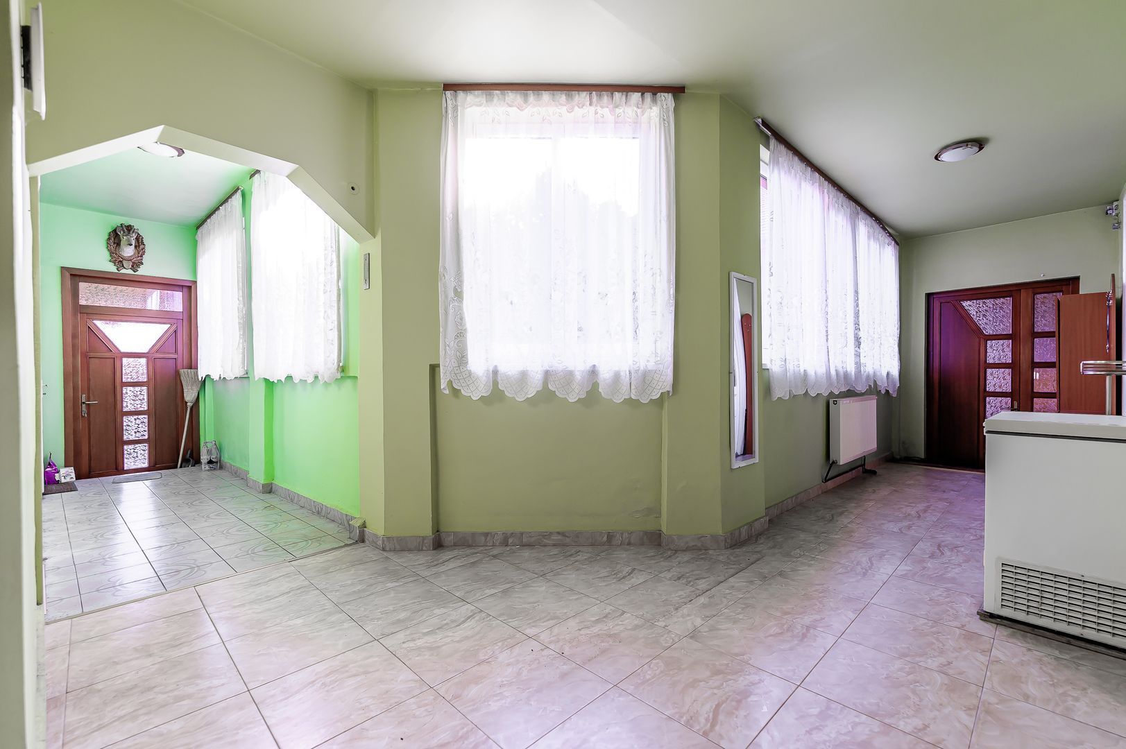 Locuință spațioasă cu grădină mare în Aradul Nou, calea Timișorii - Poză 4