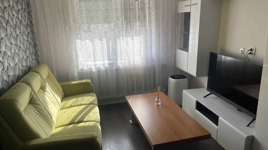 Apartament de vanzare cu 3 camere, Micro 16 Satu Mare etaj 4/4 - Poză 2
