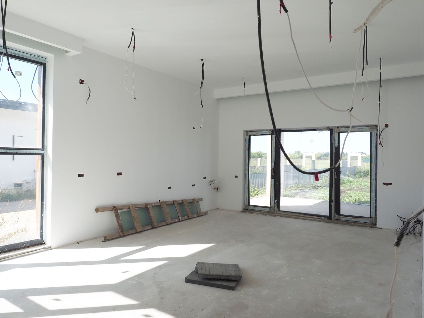 VANZARE CASA CU TEREN 800MP CORBEANCA PADURE - Poză 2