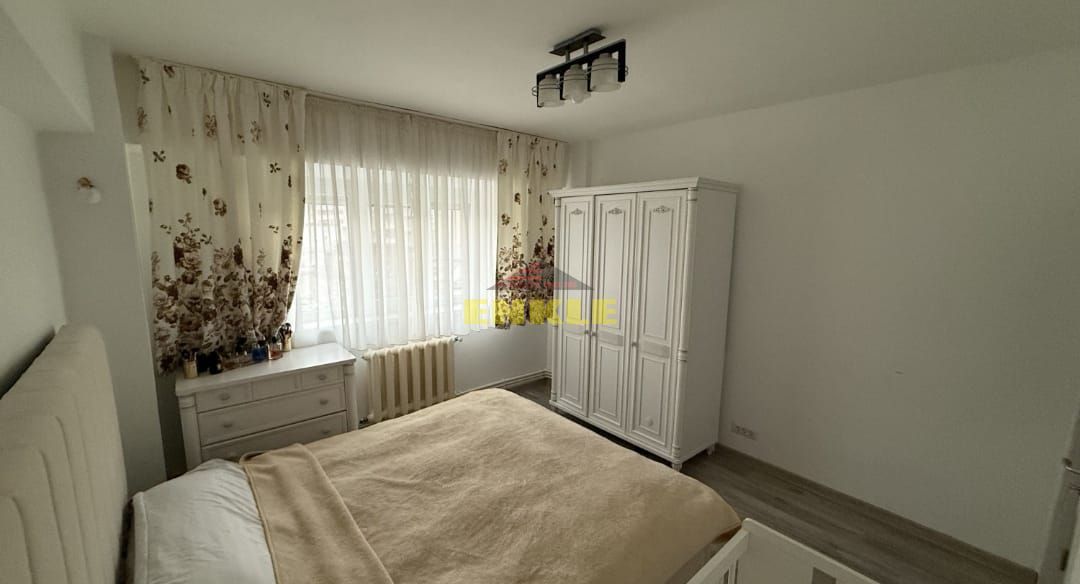 De vânzare apartament 3 camere decomandat, zona Ultracentrala. - Poză 5