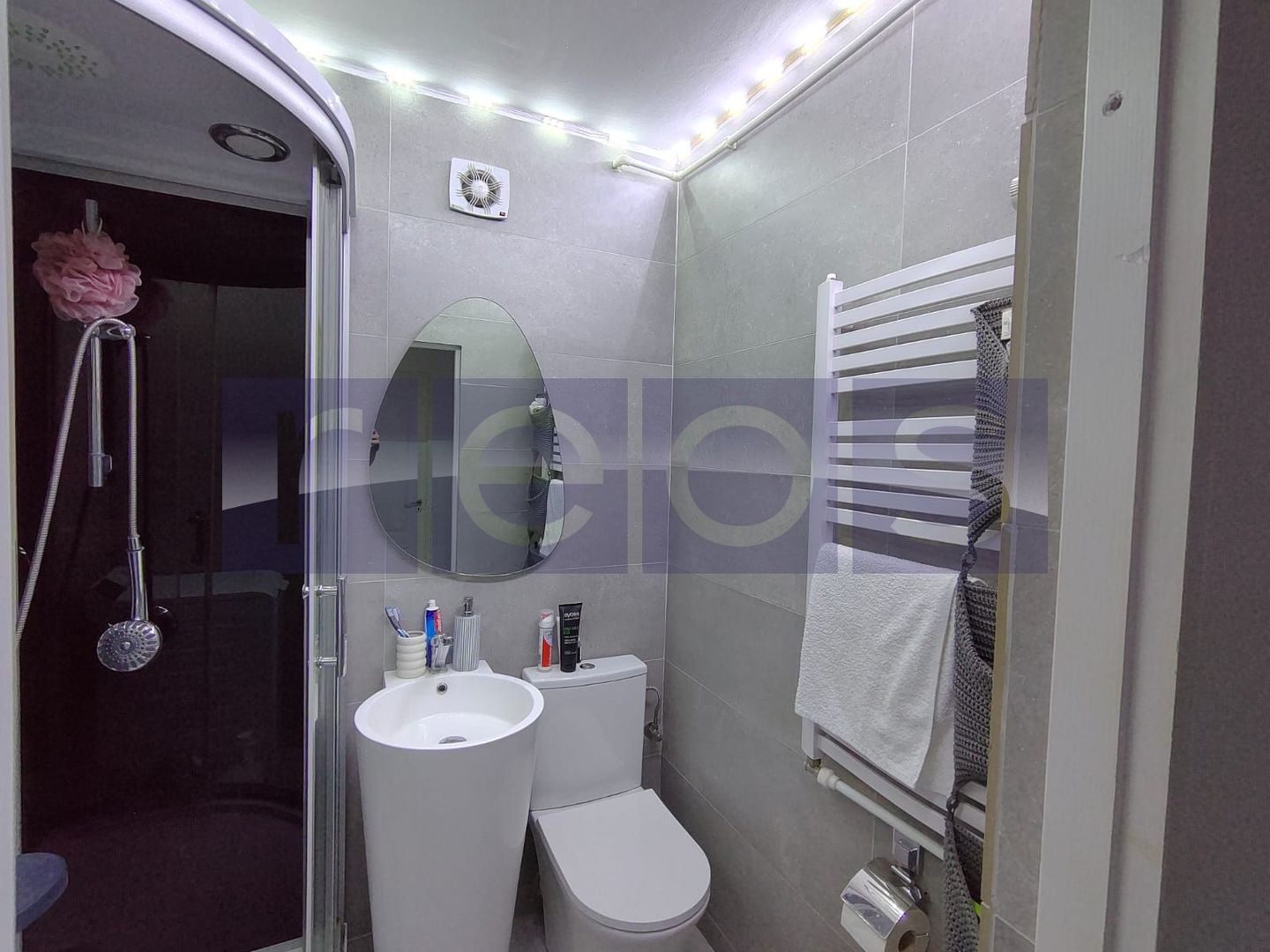 VANZARE 3 CAMERE I DECOMANDAT I MOBILAT I UTILAT I VALEA OLTULUI - Poză 12