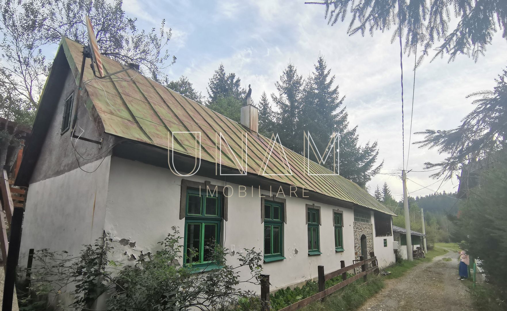 **VANDUT** Casă, Gărâna, munții Semenic, la doi pași de Scenă - Poză 2