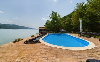 Pensiune de Lux pe Malul Dunării în Dubova - Poză 4