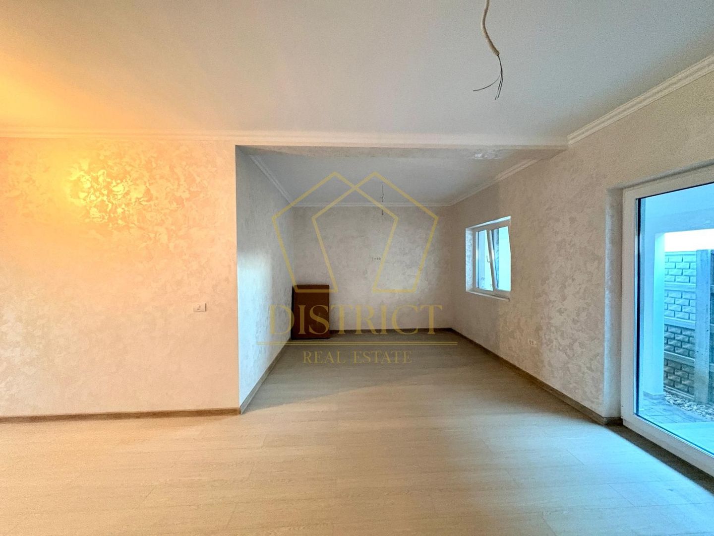 Duplex cu 4 camere si bucătărie închisă | Mosnita Veche - Poză 2