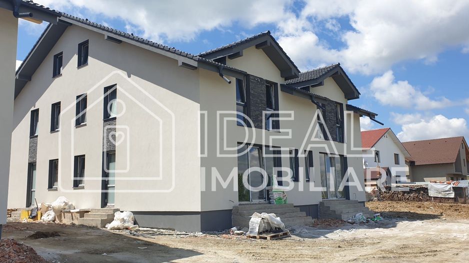Casa tip quadruplex cu 4 camere in Calea Cisnadiei, zona Casa de Apa - Poză 3