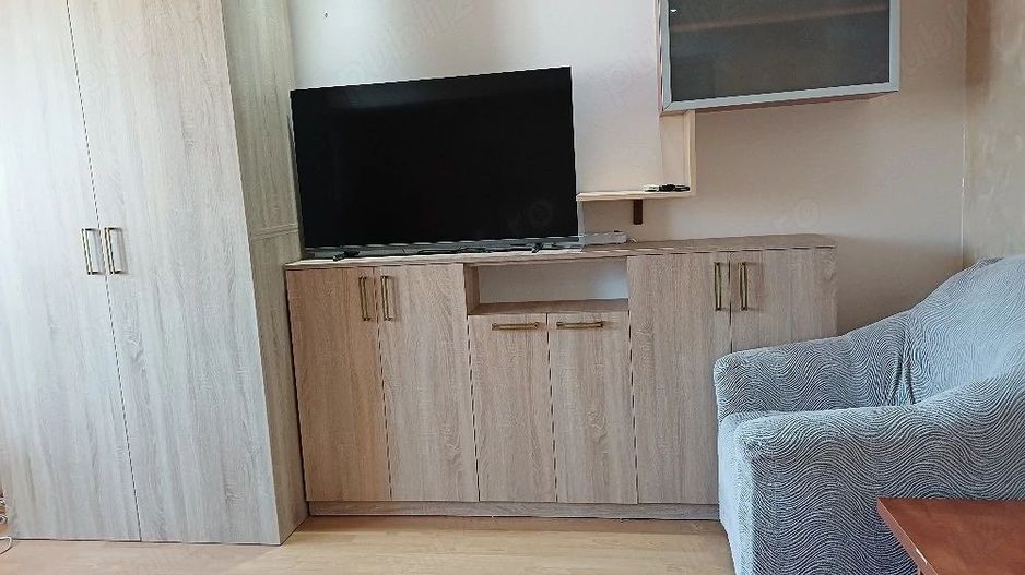 De inchiriat apartament 2 camere micro 20, et. 9, 350 euro negociabil - Poză 2