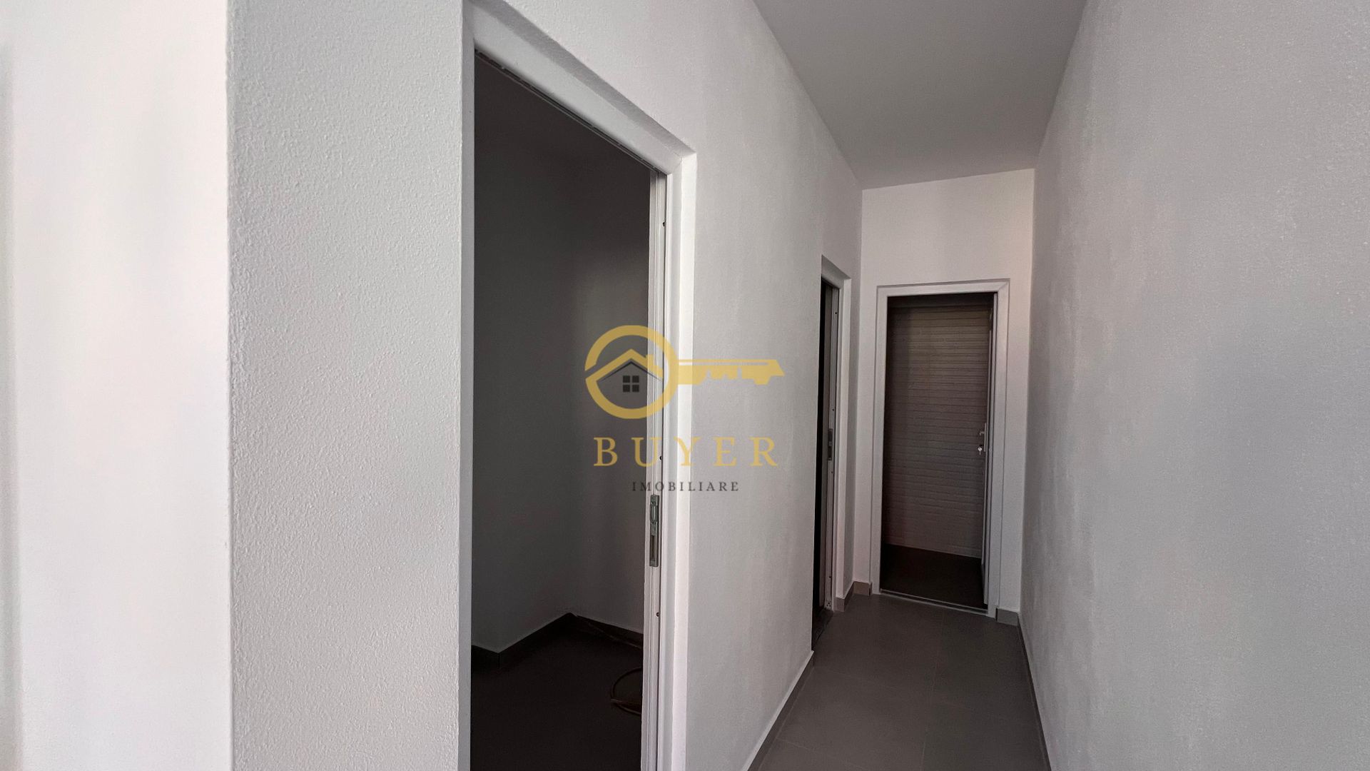 Spațiu comercial de închiriat în Cisnădie – renovat, cu vitrine la str - Poză 3