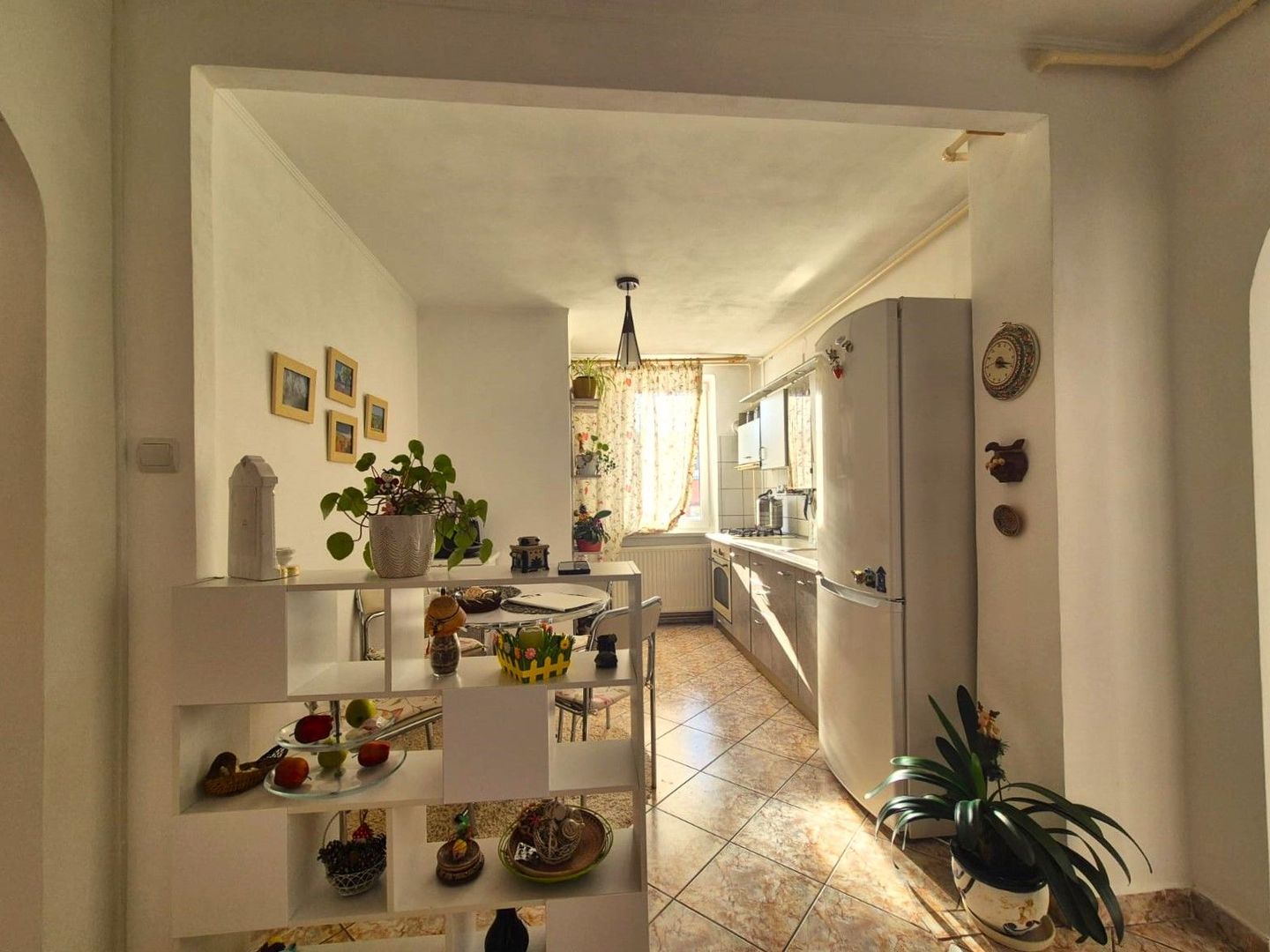 Ideal pentru un cuplu, apartament decomandat, însorit și foarte luminos. - Poză 5