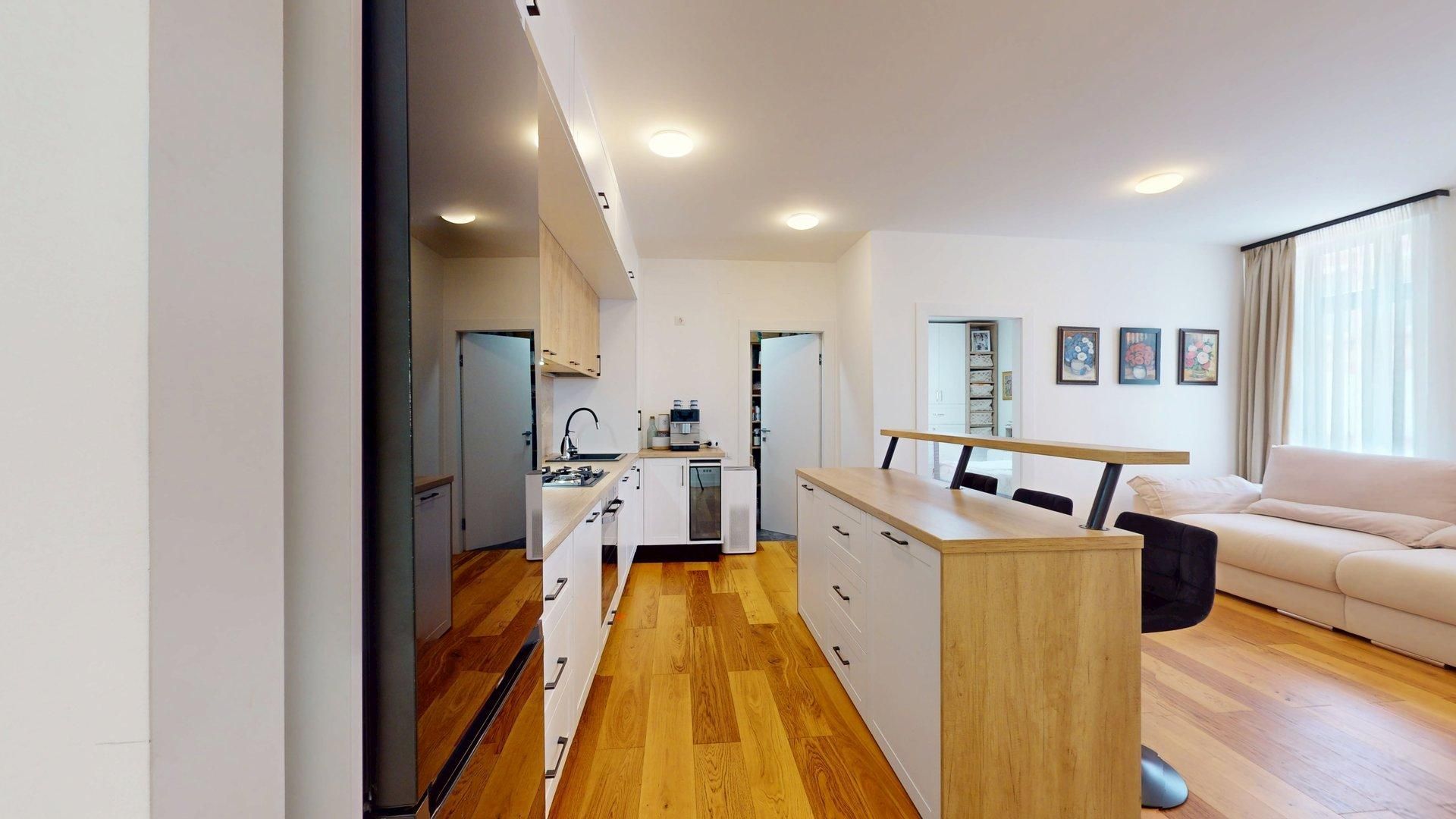 Apartament elegant 2 cam cu istorie, rafinament și facilități premium - Poză 4