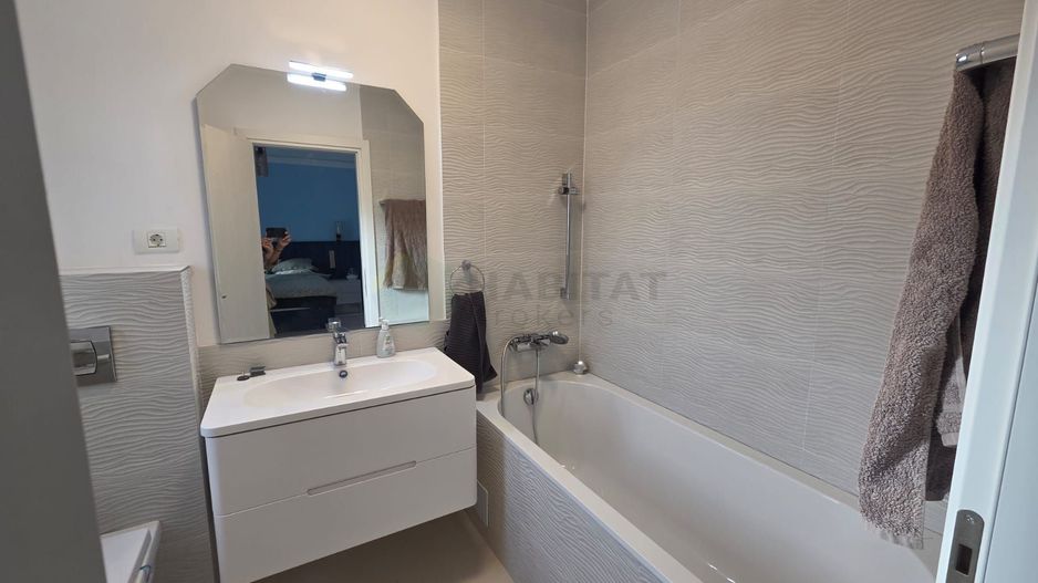 Vilă  cu mansardă, piscină și design modern – Tunari - Poză 16