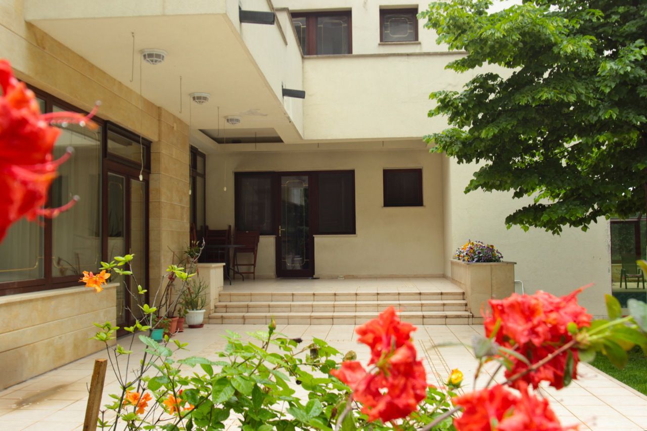 Vila impresionantă cu 15 camere, situată în zona Barbu Văcărescu - Poză 9