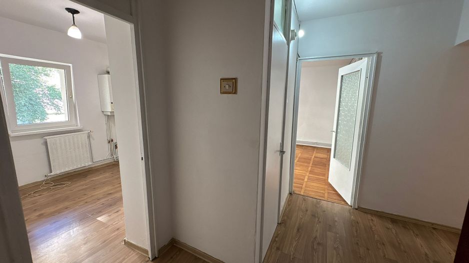 Apartament 2 camere decomandat str. Crângului (parter) lângă liceul Economic - Poză 5