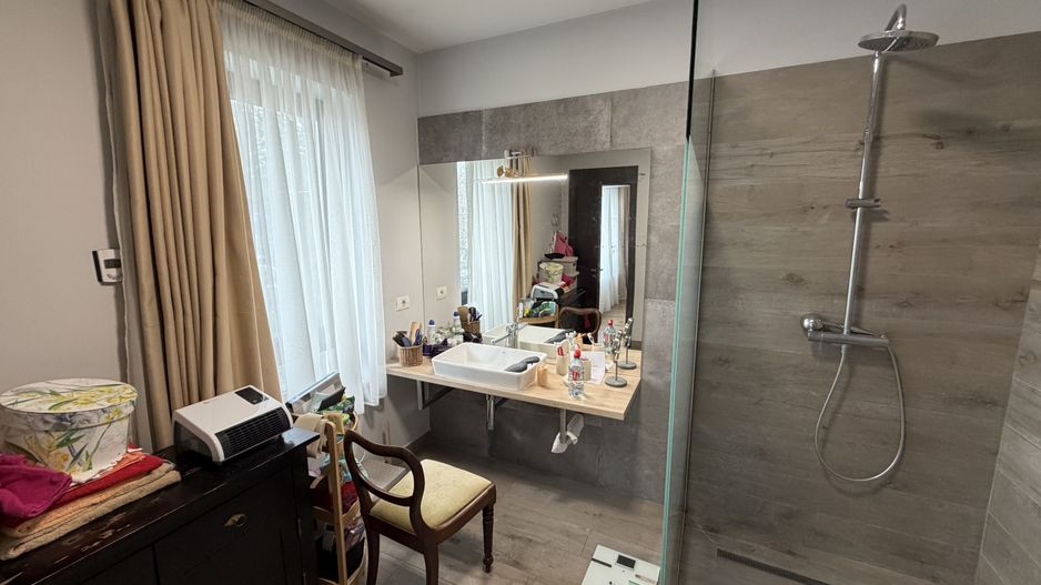 Duplex modern – arhitectură contemporană, spații luminoase - Poză 12