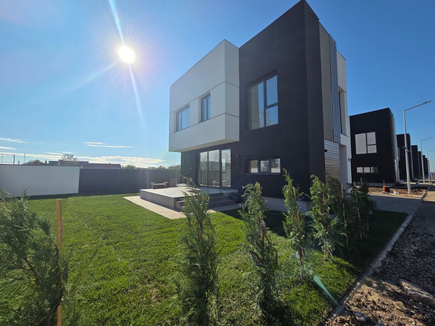 Vila Individuale de Lux în Tunari/Panouri fotovoltaice/ Ventiloconvector - Poză 2